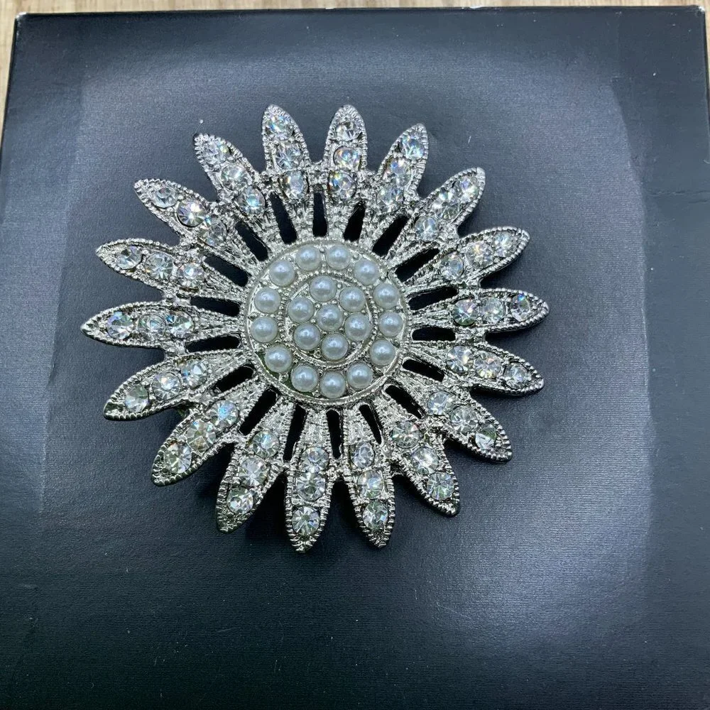 Floral Daisy Sparkly Rhinestone Faux Peral Brooch Pin